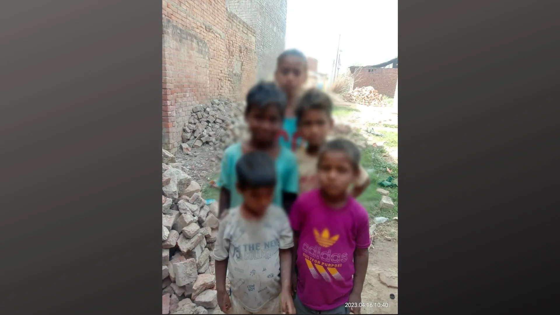 बदायूं: सिर से उठा पिता का साया, मां ने भी छोड़ा, पांच साल से इधर-उधर भटक रहे बच्चे 