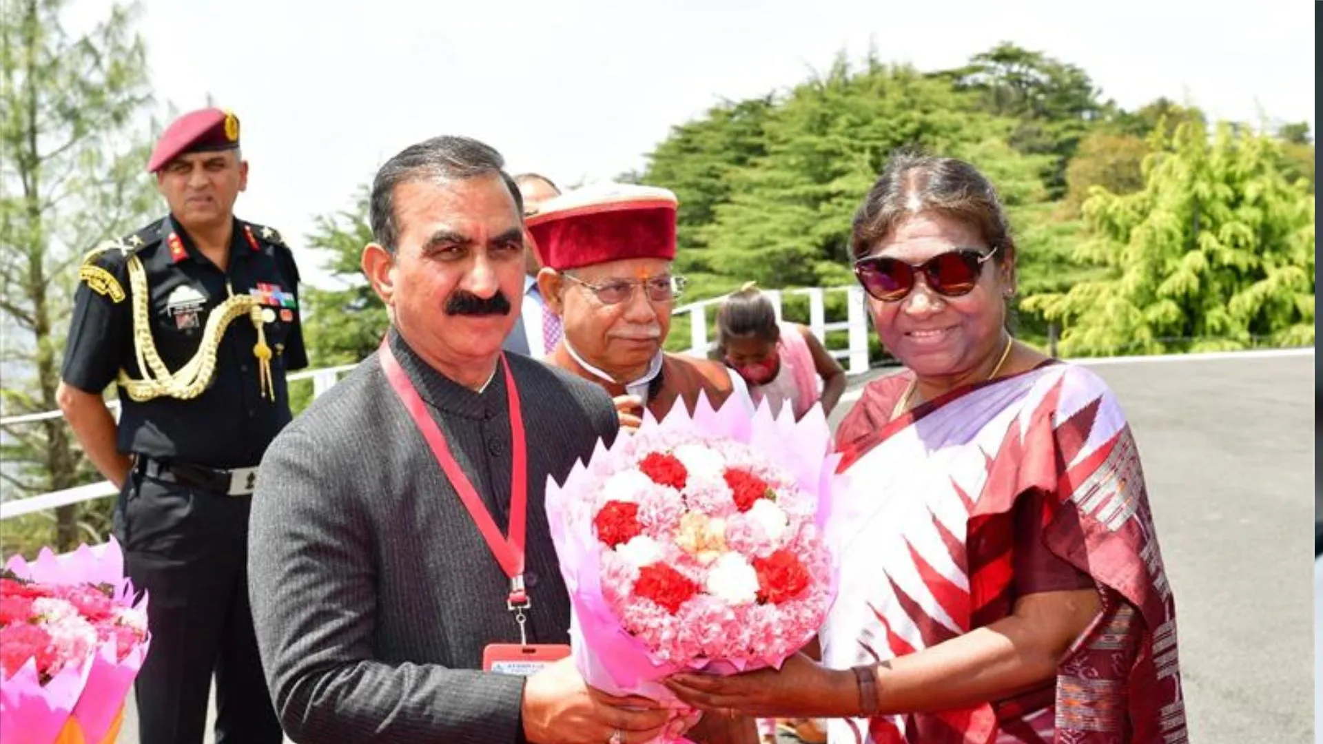 राष्ट्रपति द्रौपदी मुर्मू हिमाचल प्रदेश के चार दिवसीय दौरे पर पहुंचीं शिमला, सीएम सुक्खू ने किया स्वागत