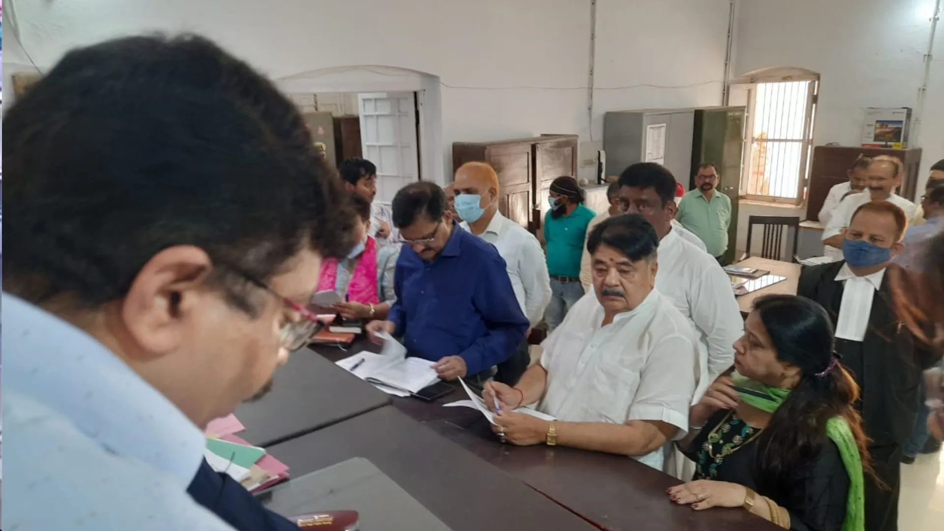 बरेली: सपा के संजीव सक्सेना ने मेयर पद के लिए दाखिल किया नामांकन 