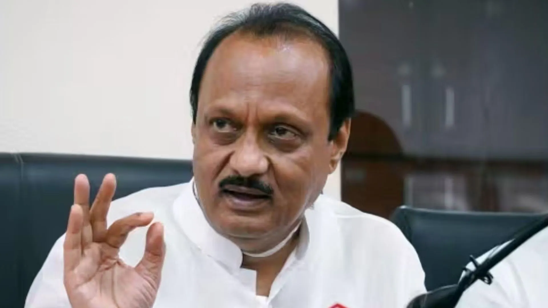 NCP की मुंबई में हो रही बैठक में शामिल नहीं होंगे अजित पवार