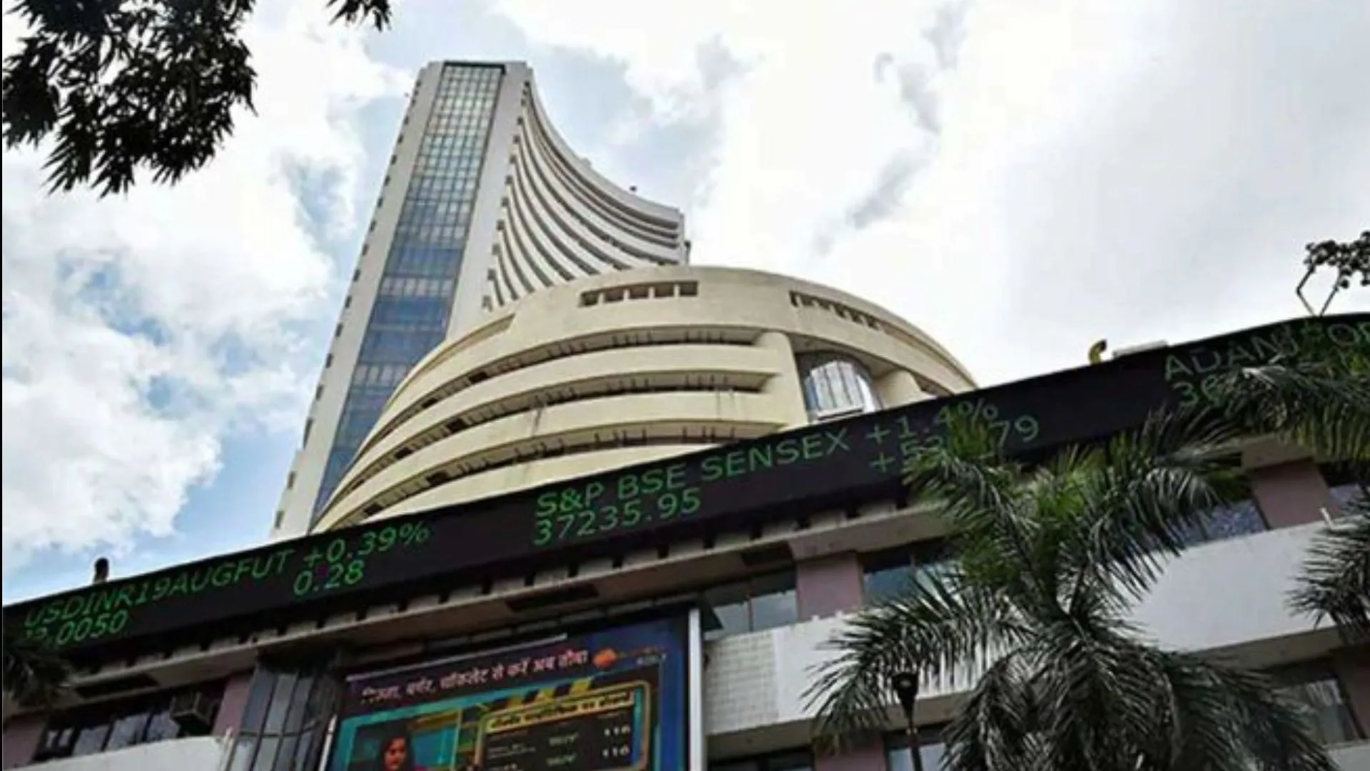 शुरुआती कारोबार में सेंसेक्स 73.79 अंक टूटा, निफ्टी में भी गिरावट