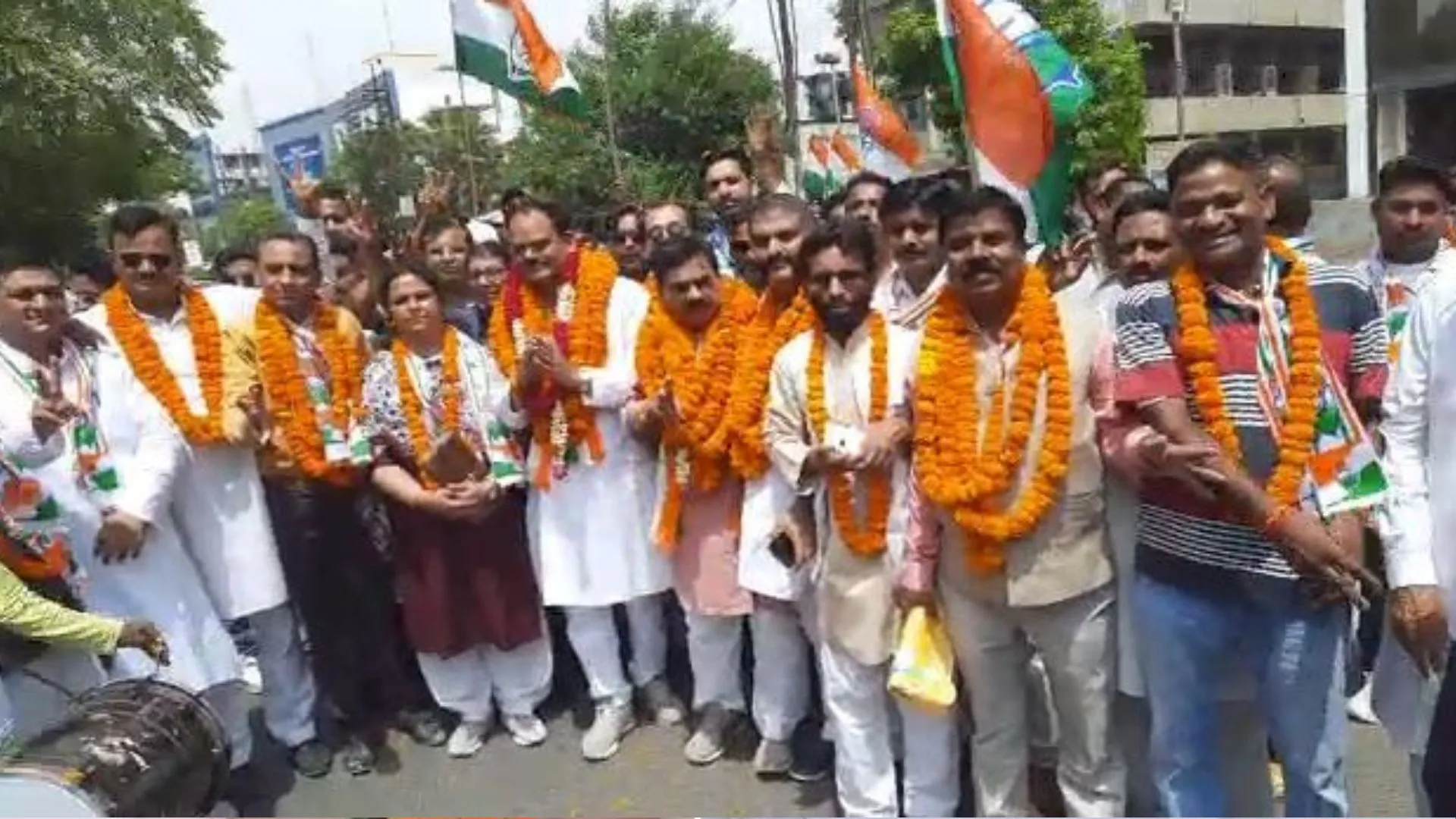 बरेली: कांग्रेस से केबी त्रिपाठी ने किया मेयर पद के लिए नामांकन