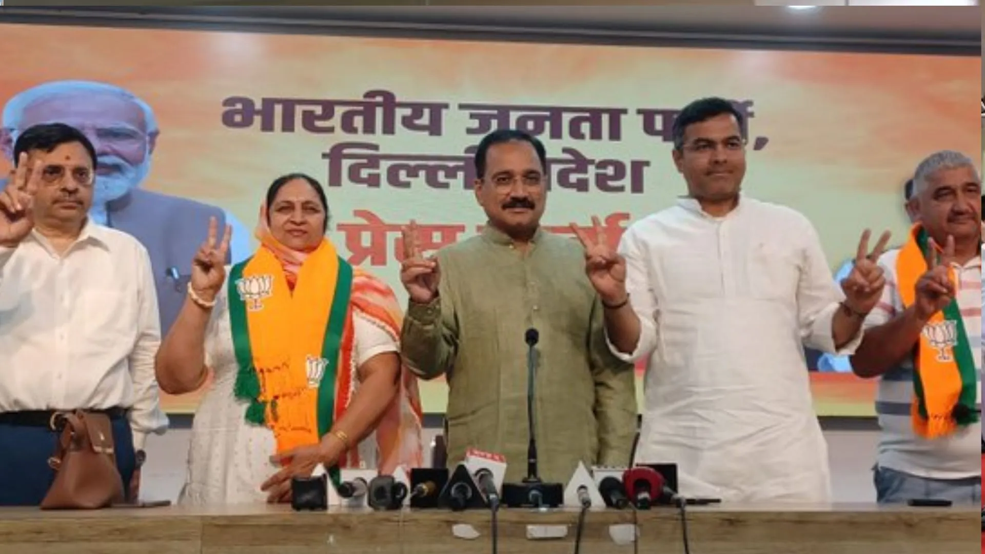 MCD Mayor Election: एमसीडी चुनाव से पहले ‘AAP’ को बड़ा झटका, महिला पार्षद BJP में शामिल