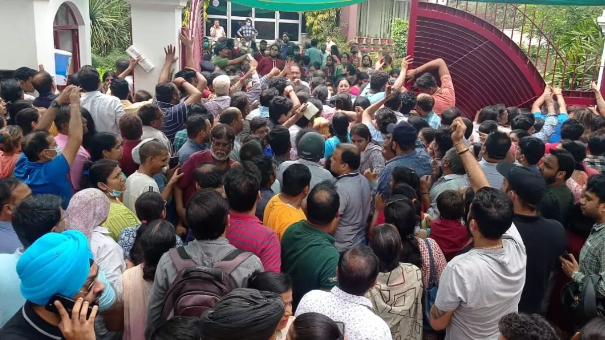 दिल्ली: बम की धमकी के बाद स्कूल को खाली कराया गया 