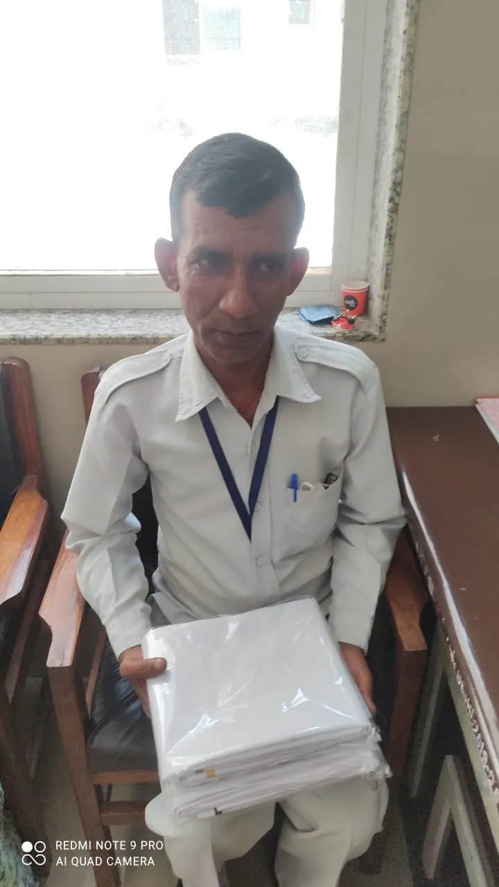 बरेली : नई वर्दी मिली तो खिल उठे कर्मियों के चेहरे