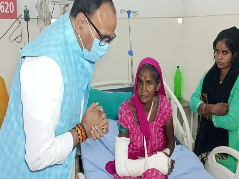 प्रयागराज: बेली अस्पताल में गंदगी देख भड़के डिप्टी सीएम ब्रजेश पाठक, एक दिन का वेतन काटने का आदेश