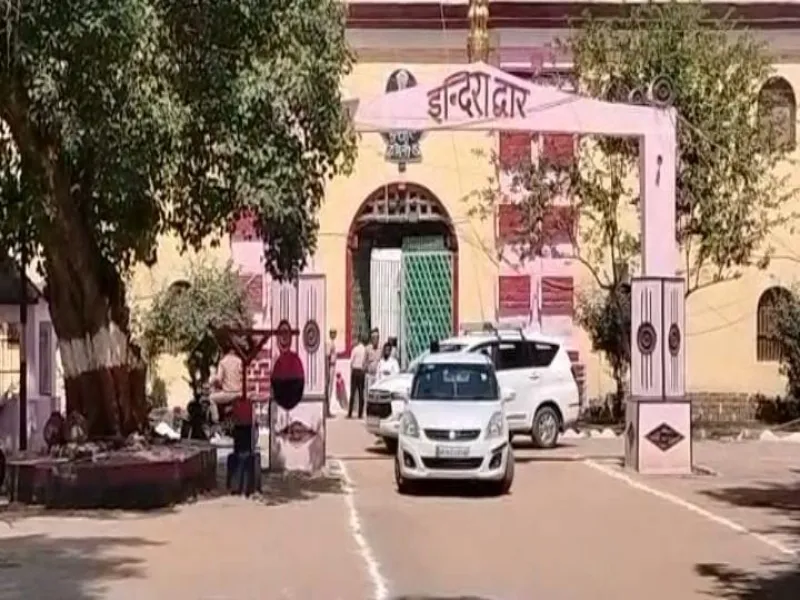 प्रयागराज: नैनी सेंट्रल जेल में पहुंची अधिकारियों की टीम, मारा छापा
