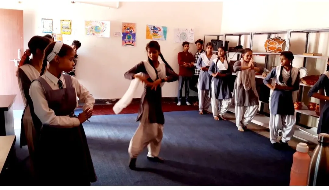 बरेली: कॉलेज के छात्रों ने किया सांस्कृतिक केंद्र का भ्रमण 