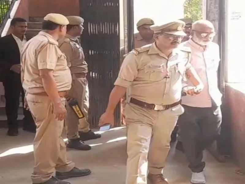 प्रयागराज: 14 दिन की न्यायिक अभिरक्षा में भेजा गया अतीक का वकील सौलत हनीफ 