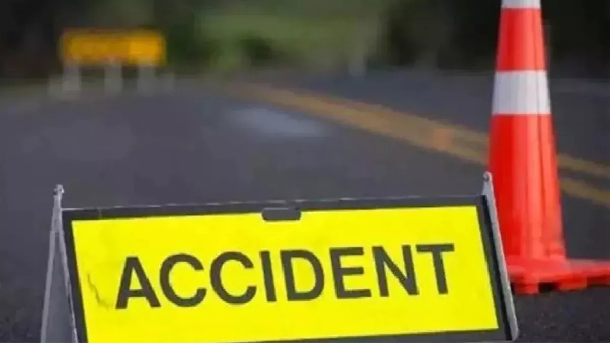 Bareilly: सड़क हादसे में स्कूटी सवार युवक की गई जान, मचा कोहराम