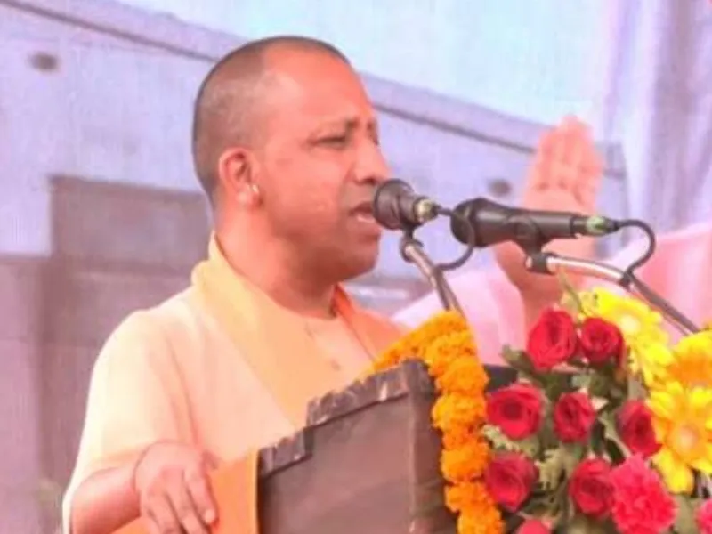 लखनऊ में CM योगी ने लालजी टंडन की प्रतिमा का किया अनावरण, कहा - सज्जनता और सादगी की मिसाल थे पूर्व राज्यपाल 