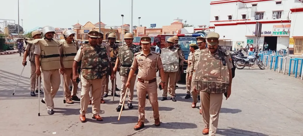 हाई अलर्ट : बरेली जंक्शन पर जीआरपी ने किया फ्लैग मार्च