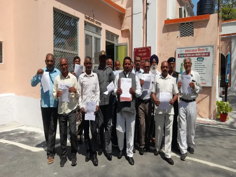 OROP की खामियों पर भड़के सेना के रिटायर जवान, प्रदर्शन कर PM मोदी को भेजा ज्ञापन