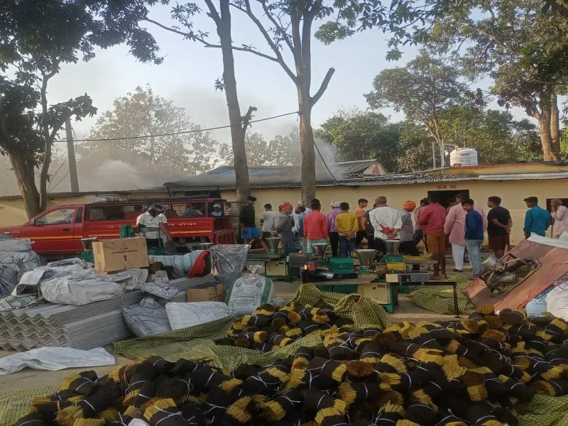 Fire In Ayodhya : दो महीना पहले चालू हुई अगरबत्ती फैक्ट्री में लगी आग, शॉर्ट सर्किट बनी वजह 