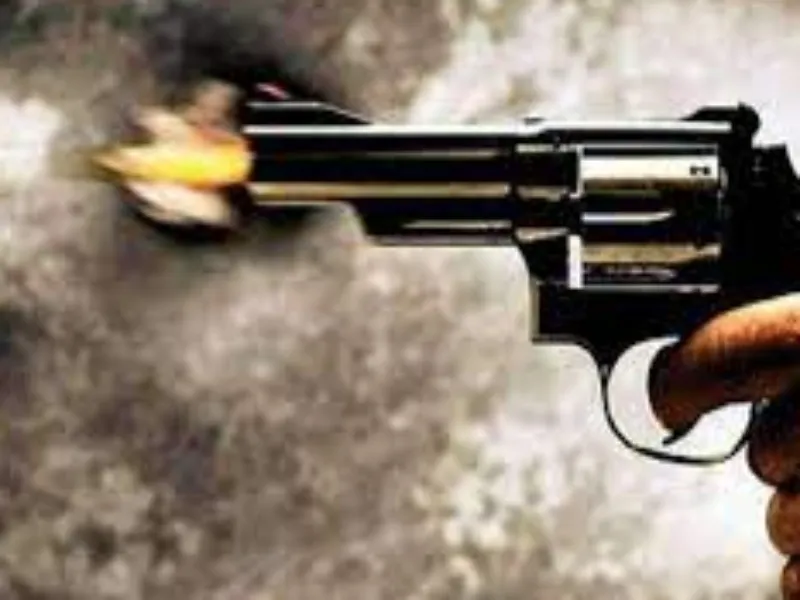 प्रयागराज : बाइक सवार ने युवक को मारी गोली, जांच में जुटी पुलिस 
