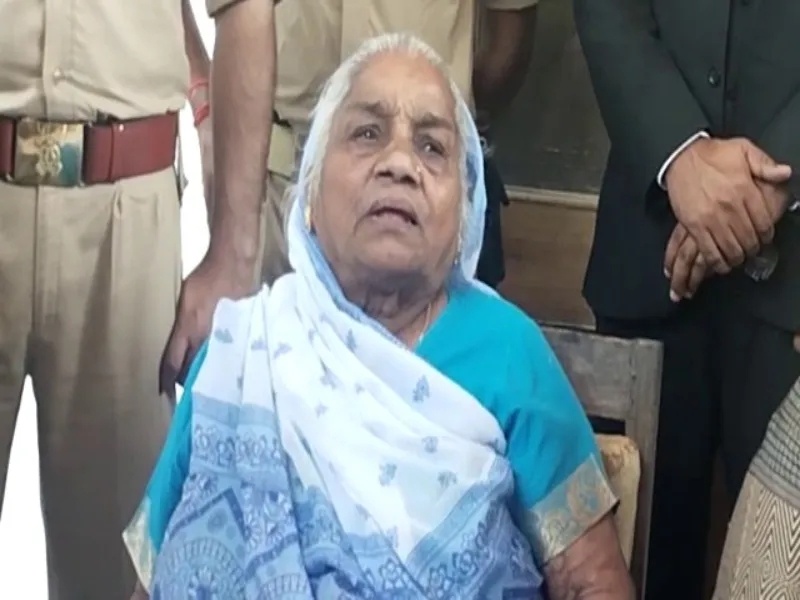 उमेशपाल की मां ने यूपी सरकार की कार्रवाई पर उठाये गंभीर सवाल, कहा- जंगल का शेर है अतीक, मारे जाने पर ही मिलेगा इंसाफ