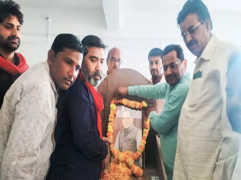 बस्ती: जयंती पर याद किए गए पूर्व प्रधानमंत्री चन्द्रशेखर