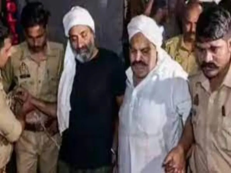 Atiq-Ashraf Murder : एसओ शाहगंज समेत 5 पुलिसकर्मी सस्पेंड, SIT की पूछताछ के बाद हुई कार्रवाई  