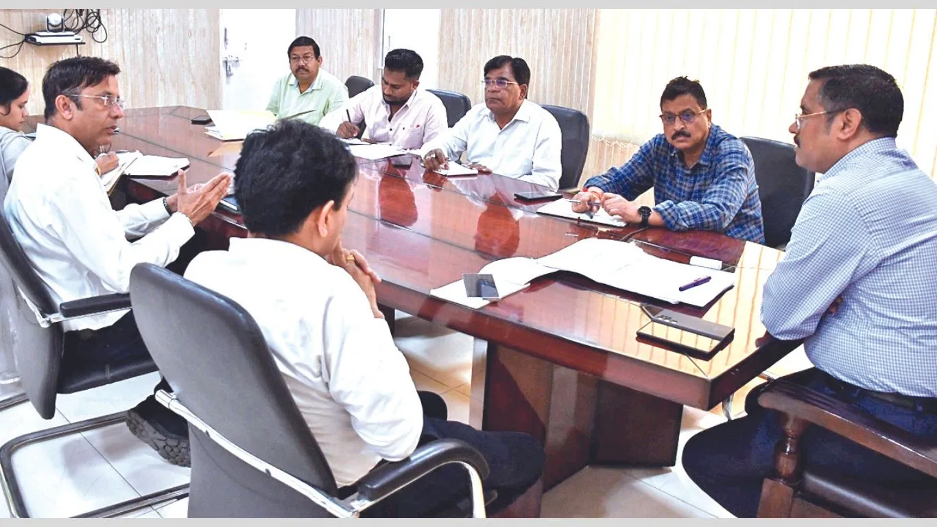 रुद्रपुरः DM ने दिये आदेश, शहर में हो प्रभावी ड्रेनेज सिस्टम व ग्रीन बेल्ट