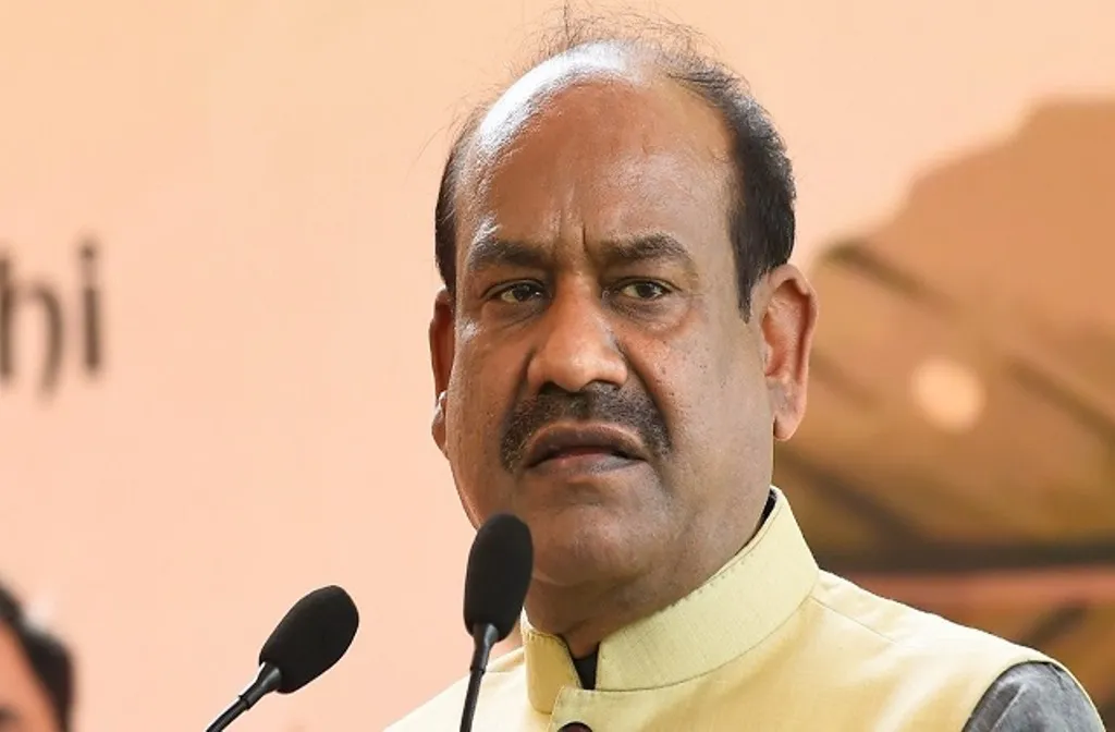 जलवायु परिवर्तन के विरूद्ध भारत का संघर्ष पूरे विश्व को परिवार के रूप में जोड़ेगा:  बिरला 