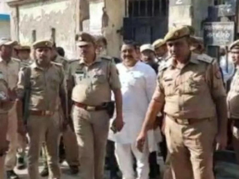 आजमगढ़: जेल से चलता था अंगद यादव का नेटवर्क, छापे में मिले थे तीन दर्जन मोबाइल 