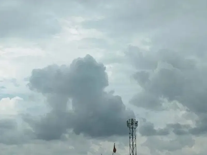 लखनऊ समेत कई शहरों में छाए हल्के बादल, किसानों को सता रही फसल की चिंता 