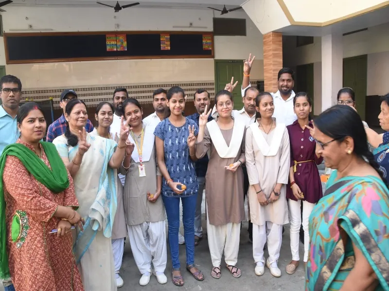 UP Board Result 2023: हाईस्कूल में अश्विनी और इंटरमीडिएट में अर्चिता ने किया जिला टॉप