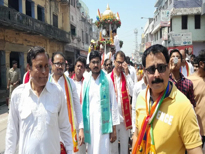 भगवान महावीर का 1008वां जन्म महोत्सव: जैन समाज ने शहर में निकाली  शोभायात्रा, बांटा प्रसाद 