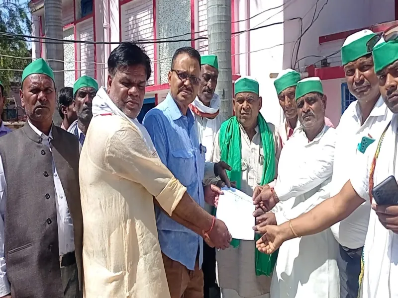 भाकियू पंचायत में उठी मांग- प्राइवेट स्कूलों में बदले जा रहे कोर्स पर रोक लगाए सरकार, सौंपा ज्ञापन