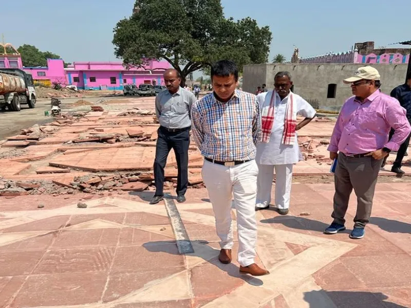 जन्मभूमि पथ निर्माण समय से कैसे होगा पूरा, ठेकेदार दें कार्ययोजना : कमिश्नर 