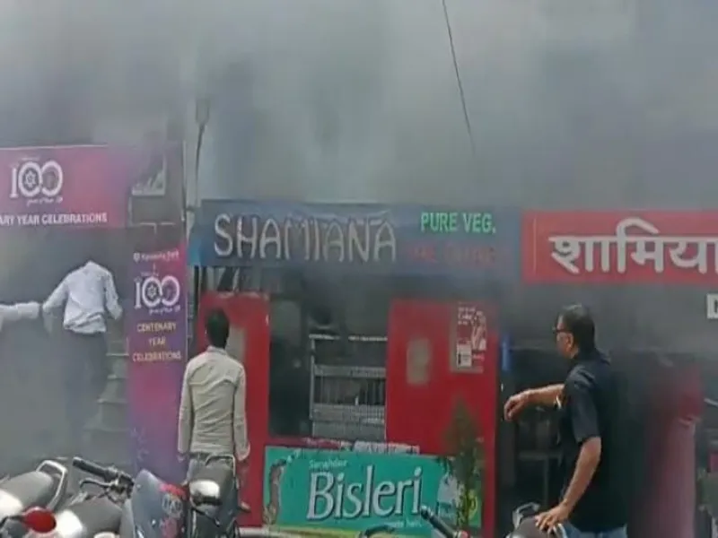 प्रयागराज: रेस्टोरेंट के किचन में गैस सिलिंडर के लीकेज से लगी आग