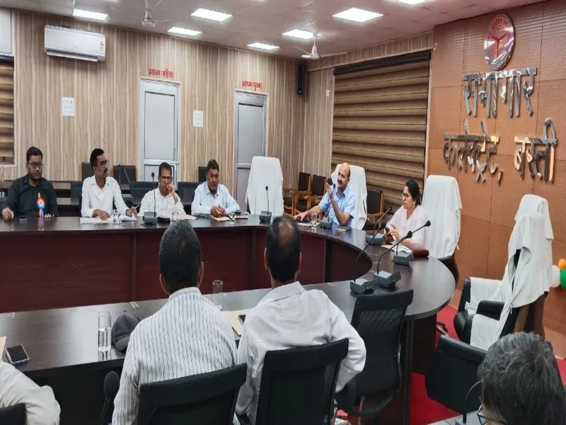 आदर्श आचार संहिता के उल्लंघन पर होगी कार्रवाई :डीएम