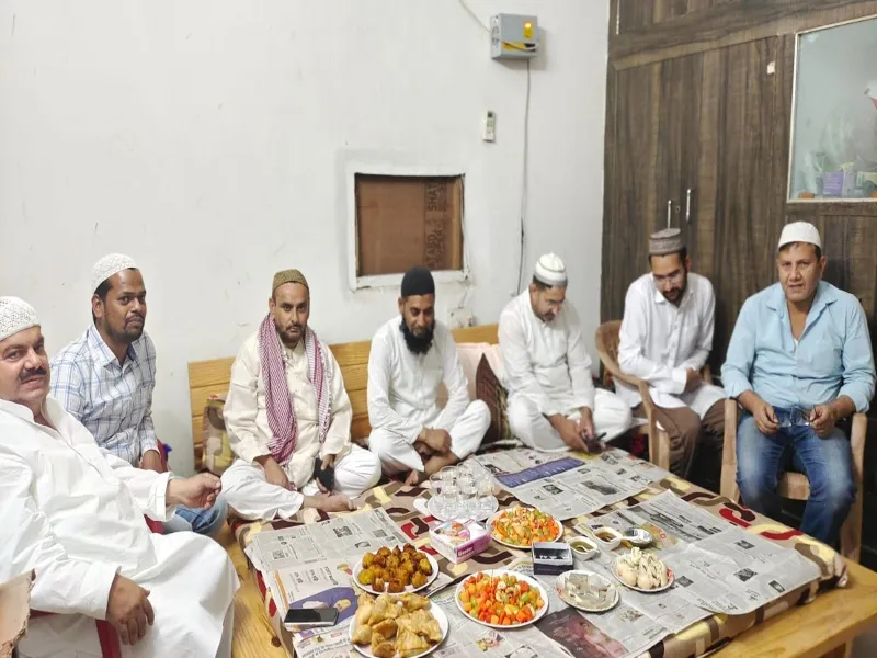 हरदोई में गंगा-जमुनी तहजीब की निशानी है संजय श्रीवास्तव का रोजा अफ्तार....