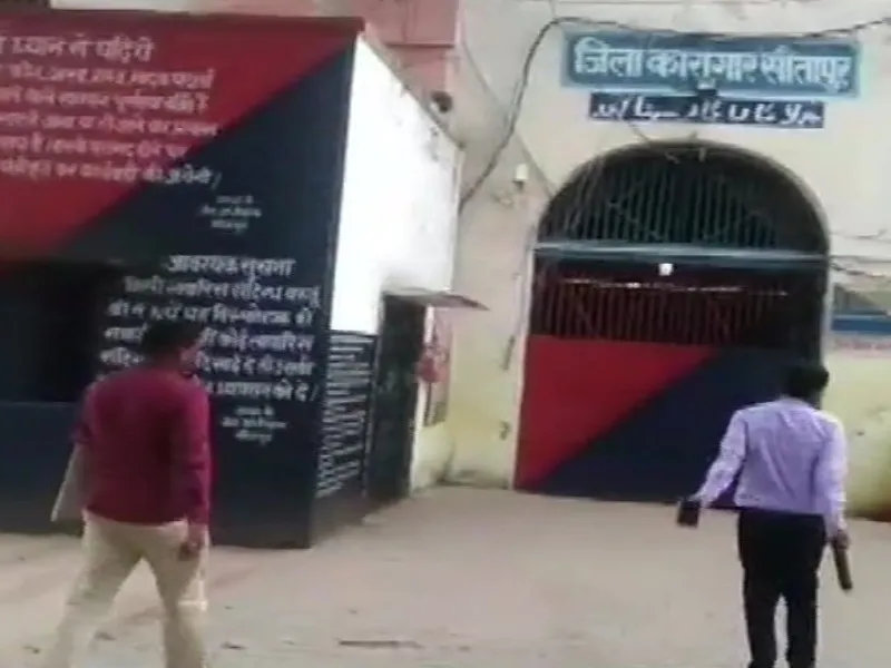 सीतापुर में कैदियों ने की भूख हड़ताल, जेल प्रशासन पर लगाया साथी की हत्या का आरोप 