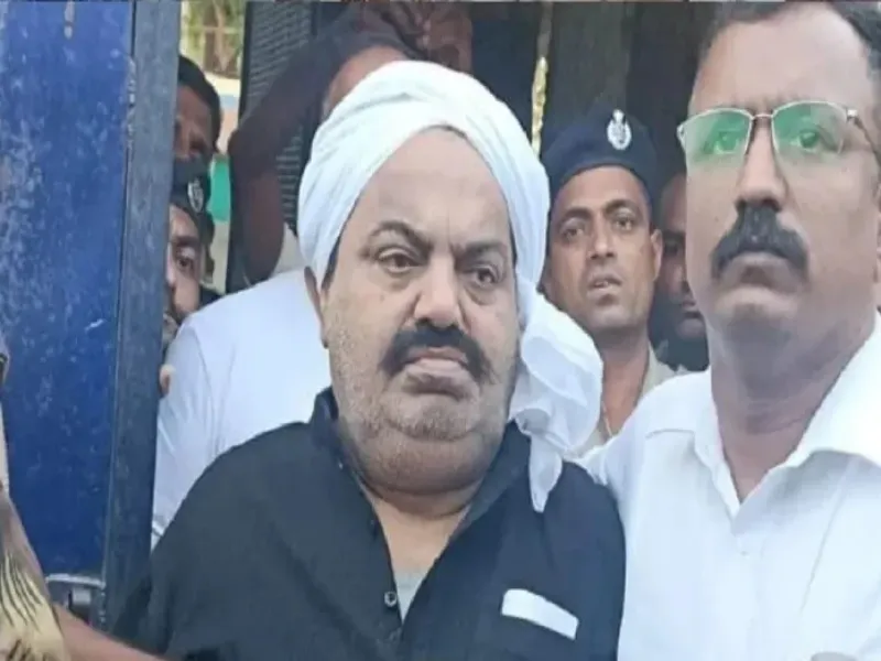 प्रयागराज: अतीक अहमद को लेकर साबरमती जेल से रवाना हुई UP पुलिस 