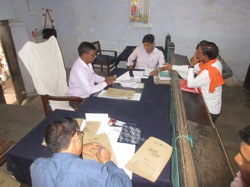 सीतापुर: नगर निकाय चुनाव के लिए शुरू हुई नामांकन पत्रों की बिक्री