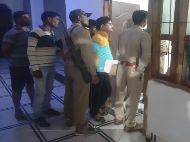 बांदा : सोशल मीडिया पर live video डालकर युवक ने किया Suicide