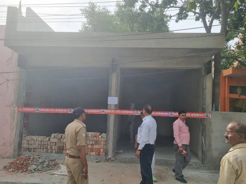 लखनऊ: जानकीपुरम में निर्माणाधीन दुकानें सील