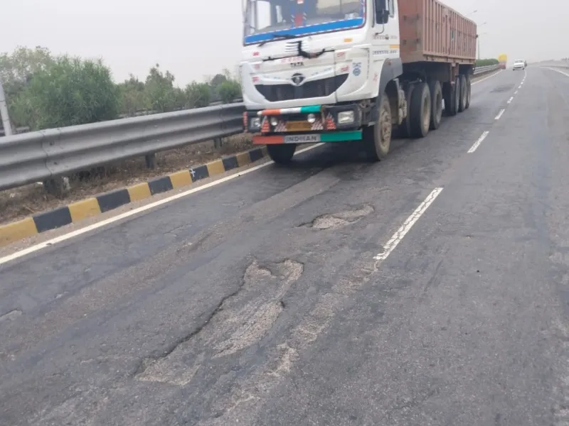 अयोध्या: हाईवे की उखड़ने लगी हैं सड़कें, हादसों में हुई बढ़ोत्तरी 
