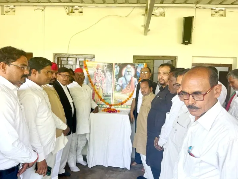 रायबरेली: कश्यप ऋषि व निषादराज गुहराज की सपा कार्यालय में मनाई गई जयंती