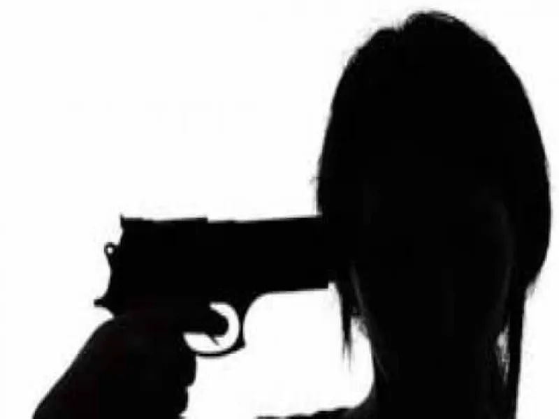 प्रयागराज: पति की मौत की अफवाह पर पत्नी ने खुद को मारी गोली