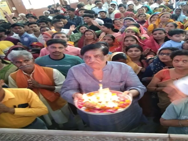 हरदोई में धूमधाम से हुआ हनुमान जन्मोत्सव, सोहर गीत गाकर दी गई बधाइयां