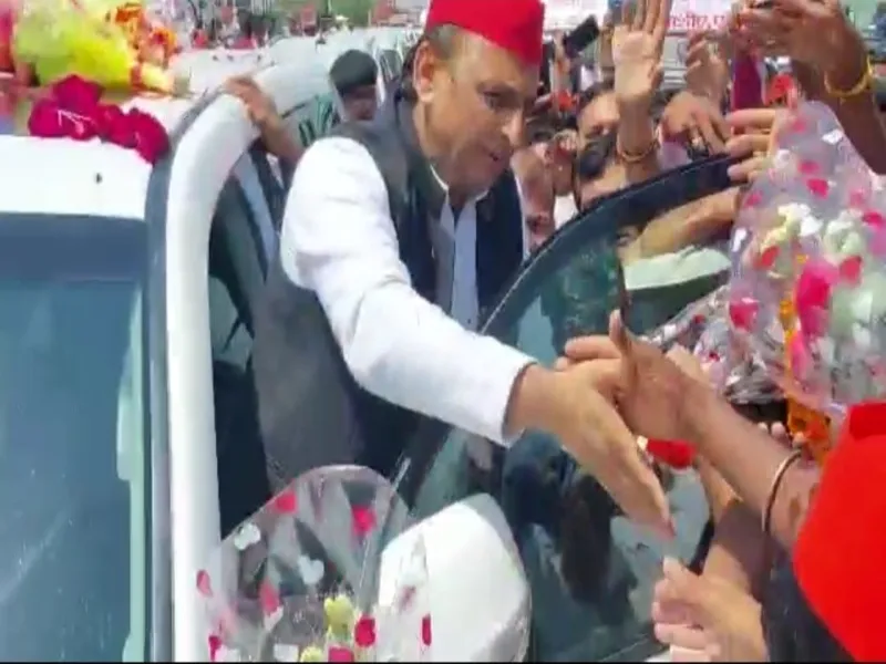 रायबरेली पहुंचे अखिलेश यादव का हुआ स्वागत, कांशीराम की प्रतिमा का करेंगे अनावरण
