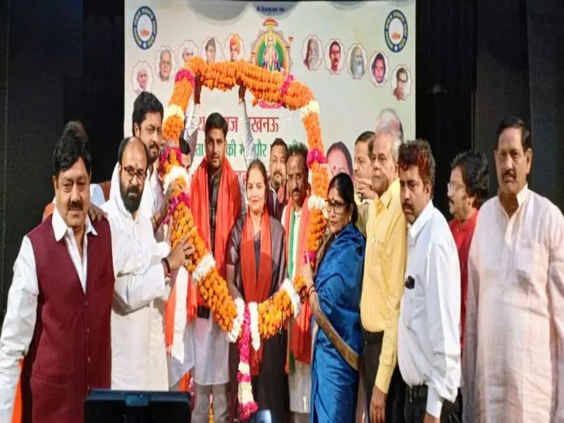 लखनऊ : भाजपा प्रत्याशियों को कई समुदायों का मिला समर्थन, महापौर प्रत्याशी ने किया जनसम्पर्क  