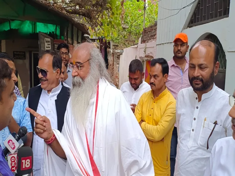 आचार्य प्रमोद कृष्णम का बड़ा बयान, प्रयागराज में बोले - प्रियंका गांधी हों PM कैंडिडेट, लोगों के दिल में हैं राहुल