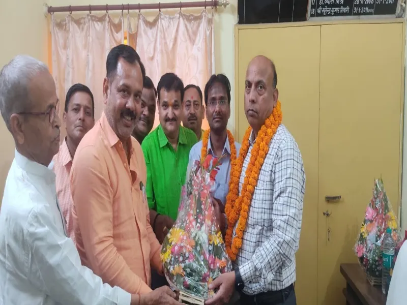 अयोध्या में संयुक्त शिक्षा निदेशक ने संभाली कुर्सी