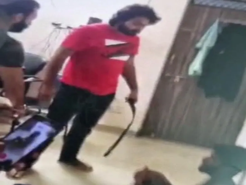 प्रयागराज: लखनऊ के फ्लैट में असद ने युवक की बेल्ट से की थी पिटाई, छोटे सांसद के नाम से बुलाते थे गुर्गे 