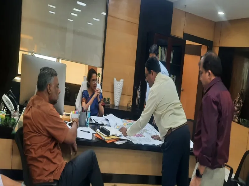 लखनऊ: मंडलायुक्त ने LDA में की समीक्षा, कहा - सील भवनों में हुआ निर्माण, तो जोनल ऑफिसर होंगे जिम्मेदार