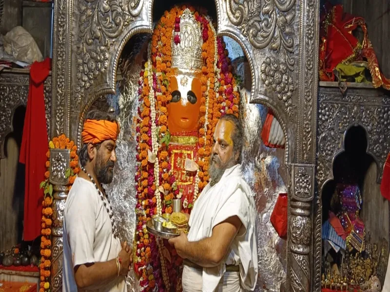 Kanpur Hanuman Jayanti 2023: जय श्रीराम के उद्घोष के साथ भक्तों ने मनाई हनुमान जयंती, मंदिरों में लगी कतारें