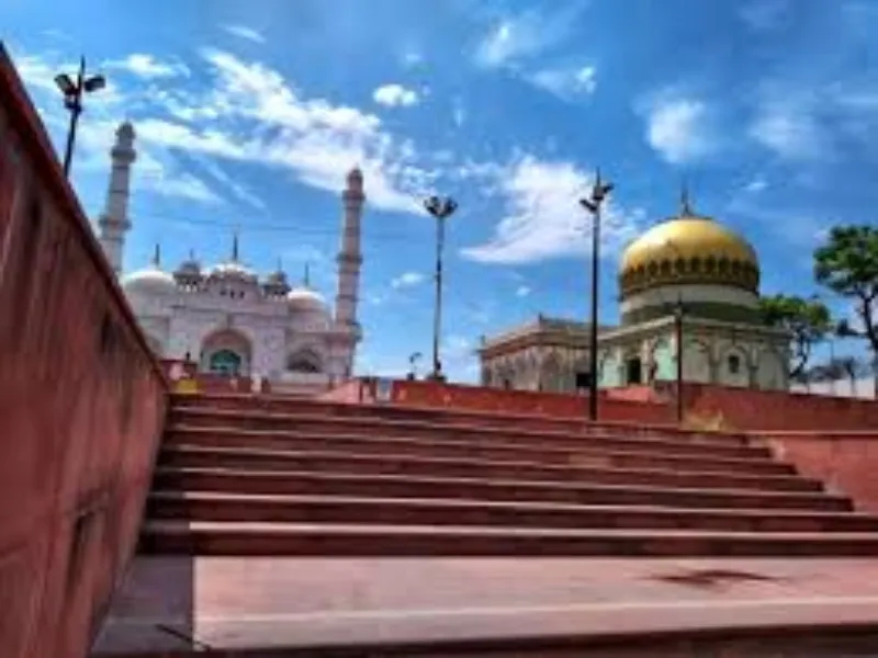 अलविदा नमाज: खाकी के सख्त पहरे के बीच सजदे में झुकेंगे सिर